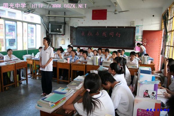 长征与我同行主题班会