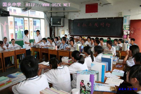 长征与我同行主题班会